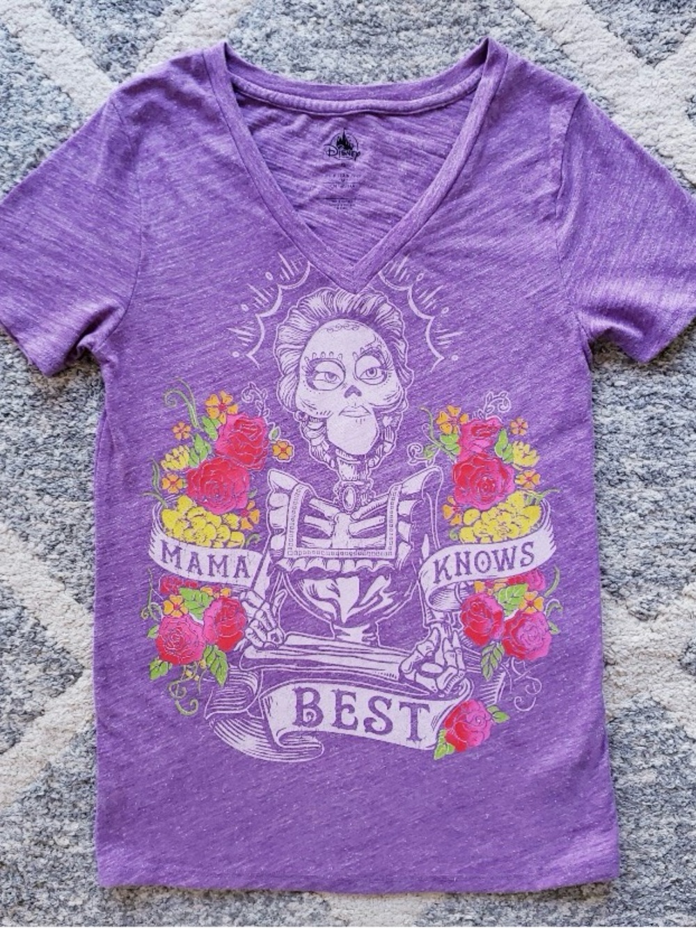 Disney Mama Imelda "MAMA KNOWS BEST" Purple V-neck T-shirt, Sz X-Small